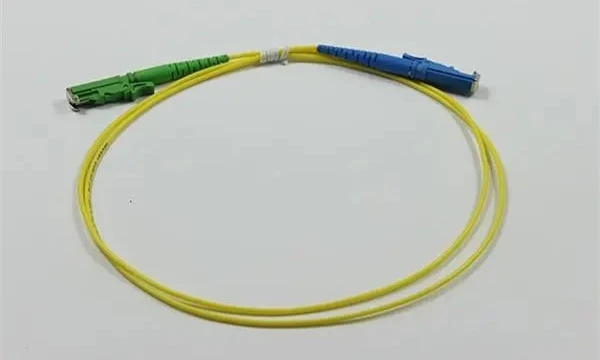 Cavi di collegamento E2000 in fibra ottica