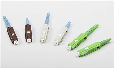 Insegna a tutti come utilizzare i connettori rapidi in fibra ottica