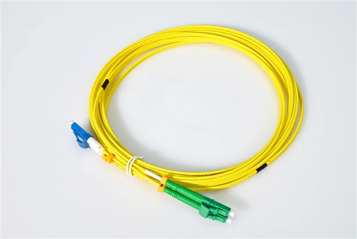 Cavo patch ibrido monomodale da LC UPC a LC APC con fibra non sensibile alla piegatura G657A1-