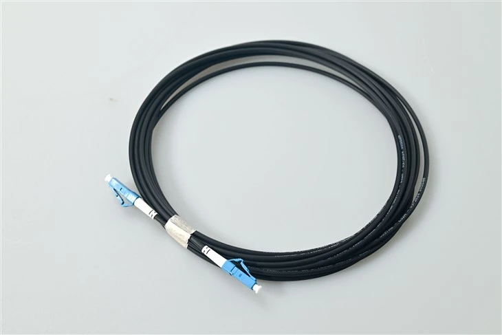 Cavo patch in fibra monomodale nero simplex LC UPC per connessioni SFF ad alta- densità
