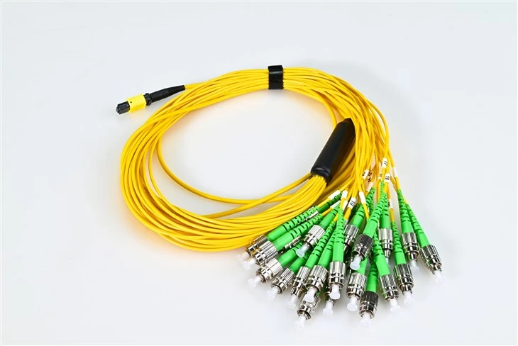 Cavo patch in fibra ottica Mtp a Fc Apc 3,0 mm giallo 24 core